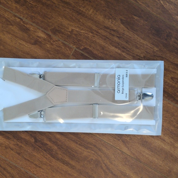 Boys suspenders and bow tie - Picture 2 of 3